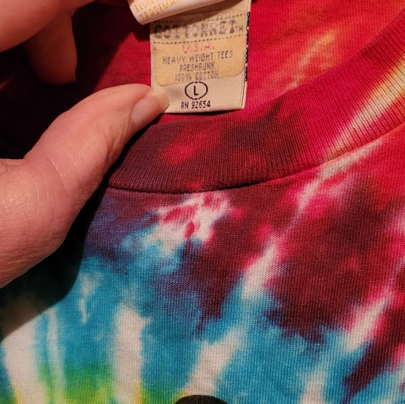 2 Vintage Exclusive Elvis Graceland T-Shirts sz Lg and Sm - Picture 3 of 6